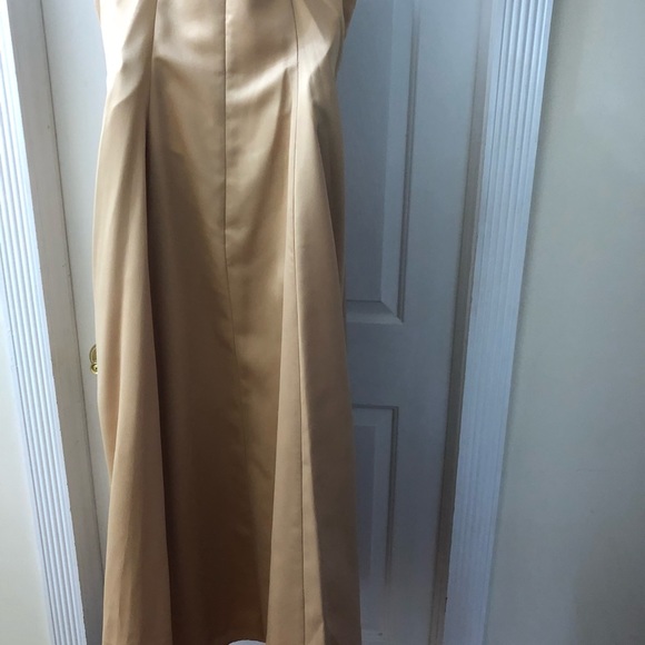 Gown - Picture 2 of 3